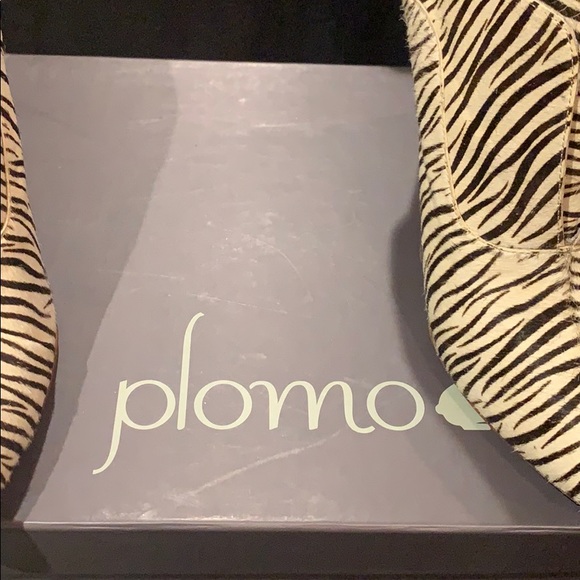 Plomo wedged zebra print pony hair heel. - Picture 7 of 8